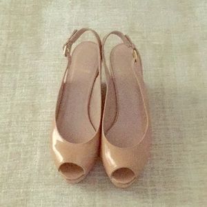 Stuart Weitzman nude patent wedge